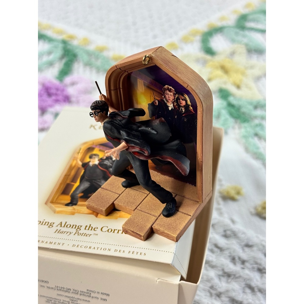 Hallmark Keepsake Harry Potter Creeping Along the Corridors 2006 Ornament